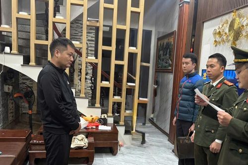 Lật tẩy thủ đoạn tinh vi của đường dây biến mỹ phẩm giả thành 'hàng xách tay' giá rẻ