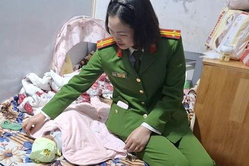 Bé gái sơ sinh bị bỏ rơi gần trường tiểu học lúc rạng sáng