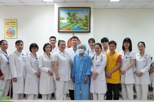 Người bệnh 66 tuổi mắc đa u tủy xương hồi phục sau ghép tế bào gốc tự thân