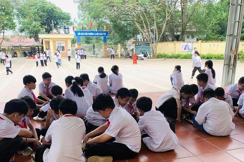 Giúp học sinh không nghiện điện thoại
