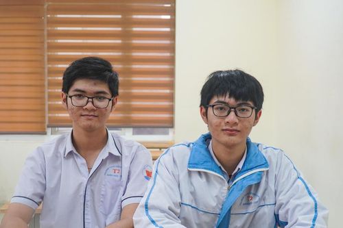Cặp song sinh chuyên Lam Sơn chạm đỉnh Toán quốc gia