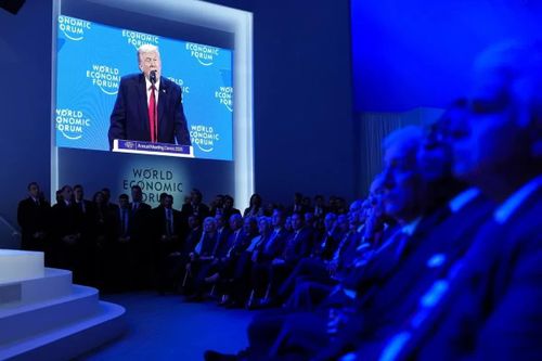'Cơn đau đầu' khó chịu hơn cả ông Trump tại Davos