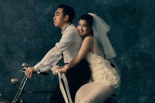 Váy cưới xuyên thấu của Phương Nhi