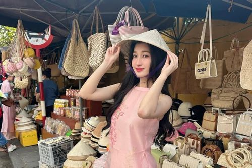 Phong cách du lịch giản dị của Phương Nhi