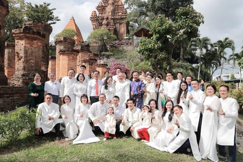 'Cây Hạnh phúc' nhân lên yêu thương tại Tháp Bà Ponagar Nha Trang
