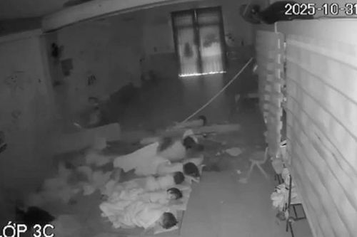 Sập trần lớp học mầm non, bé gái bị thương nhập viện