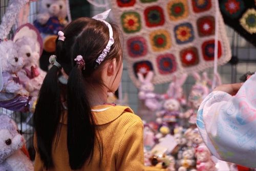 Sự khác biệt 'một trời một vực' giữa trẻ có và không có tiền tiêu vặt từ nhỏ