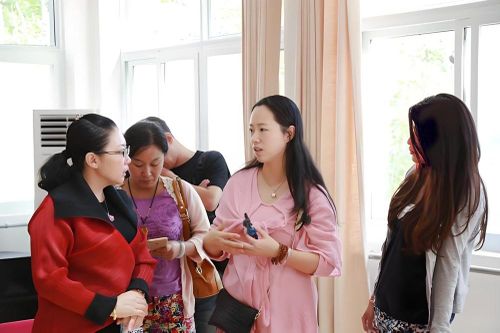 3 điều cha mẹ EQ thấp thường làm khi đi họp phụ huynh