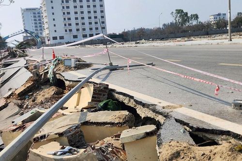 Kè biển Hải Tiến sạt lở: Thanh Hóa công bố tình huống khẩn cấp