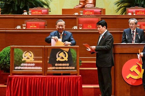 CHÙM ẢNH: Bỏ phiếu Bầu Ban Chấp hành Trung ương Đảng khóa XIV