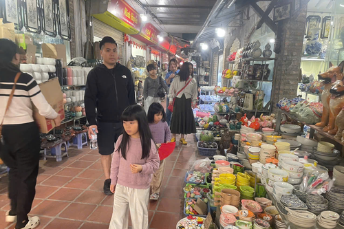 Làng gốm Bát Tràng tất bật vào mùa hàng Tết