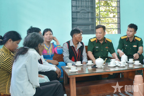 Niềm vui nhà mới của bà con vùng lũ
