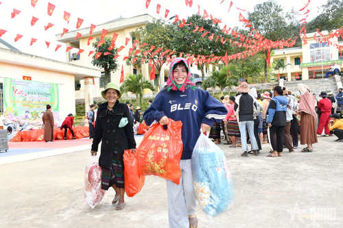 Mang xuân ấm đến với đồng bào Pa Cô tỉnh Quảng Trị