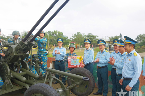 Sư đoàn Phòng không 375 duy trì nghiêm chế độ trực sẵn sàng chiến đấu