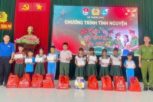 Ra mắt mô hình 'Con nuôi Công an xã'