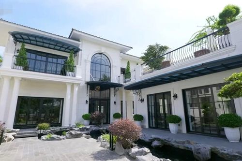 Cận cảnh biệt thự view sông Sài Gòn có 6 không gian tiếp khách