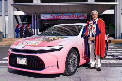 Toyota Crown Sedan 2026 'chủ tịch' độc lạ với phiên bản dâu tây