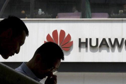 Bị Huawei sa thải, kỹ sư từng được khen phải đi quét rác