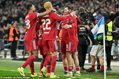 Liverpool 'bay cao' ở Champions League