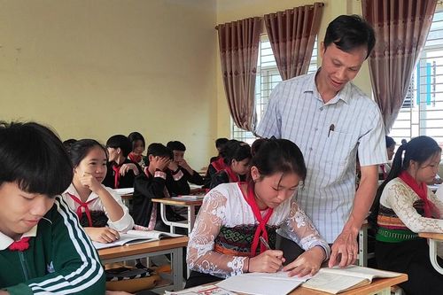 Giáo dục mở lối, bản làng vững tương lai