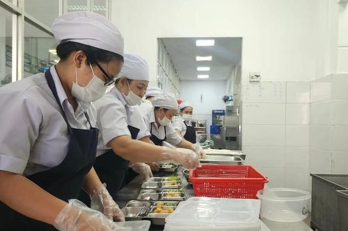 TPHCM siết chặt quản lý bữa ăn học đường, sẵn sàng ứng phó ngộ độc thực phẩm