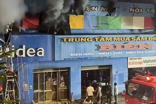 Cháy trung tâm mua sắm điện máy ở Đồng Nai, 2 người tử vong