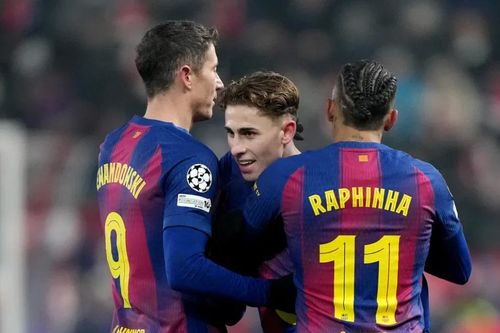 Barca ngược dòng thắng đậm Slavia Praha, Lewandowski thành tâm điểm