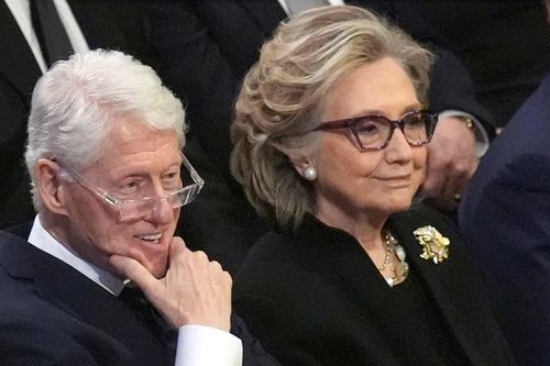 Vợ chồng cựu Tổng thống Bill Clinton đối mặt với tội danh khinh thường Quốc hội Mỹ