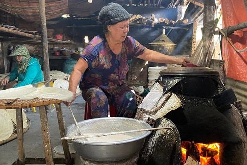 Túy Loan - làng bánh tráng 500 tuổi toàn người già