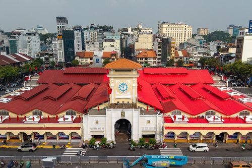 Các công trình biểu tượng của TPHCM 'thay áo mới' đón Tết Bính Ngọ 2026