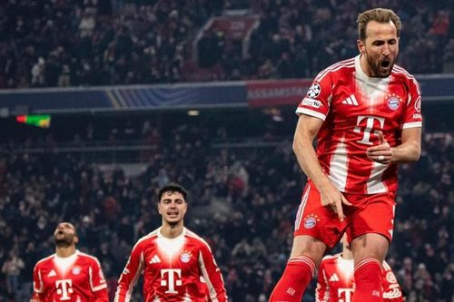 Harry Kane chói sáng, Bayern Munich 'bay' vào vòng 1/8