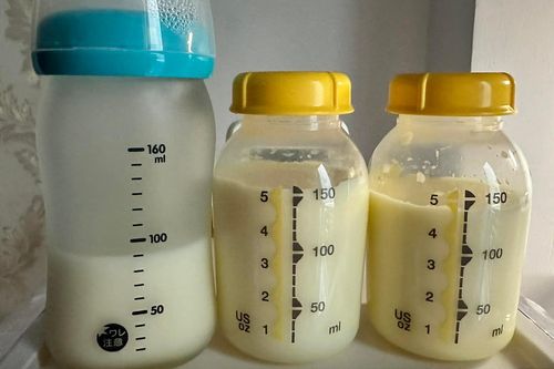 Con vắng mẹ, khóc khát sữa, người bố xúc động trước nghĩa tình ở xóm trọ nghèo