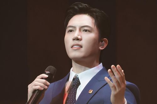 Ca sĩ Anh Tú tặng miễn phí bài hát 'Thưa Đảng'' đang gây sốt