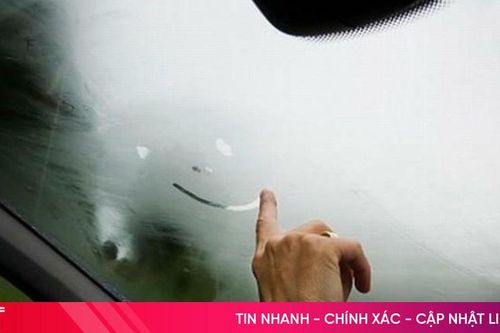 Kính lái bị mờ khi trời mưa và cách khắc phục