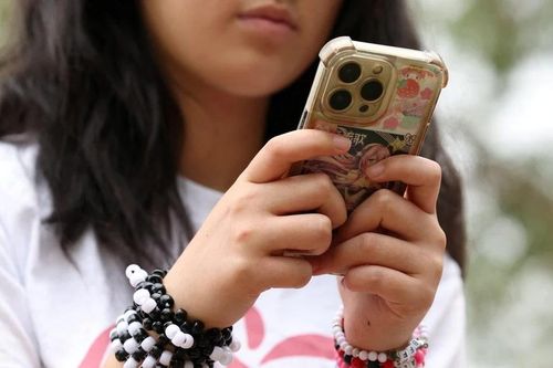 Thượng viện Anh thông qua đề xuất cấm người dưới 16 tuổi dùng mạng xã hội