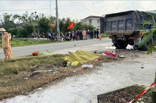 Huế: Khẩn trương cứu chữa, phân luồng giao thông sau vụ tai nạn làm 4 người thương vong