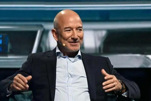 Jeff Bezos thách thức thế thống trị không gian của Elon Musk với mạng lưới 5.408 vệ tinh