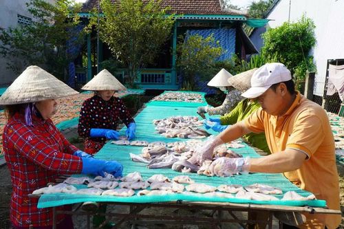 Làng cá khô miền Tây tất bật vào mùa Tết
