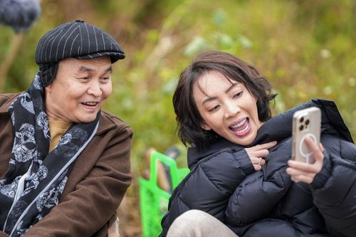 Khoảnh khắc Thu Trang xưng 'con' với Xuân Hinh gây chú ý