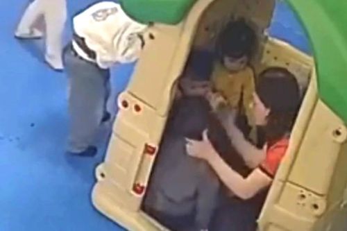 Cô giáo mầm non có thâm niên 10 năm bị đình chỉ vì tát trẻ