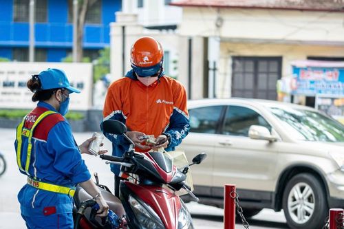 Giá xăng, dầu tăng giảm trái chiều