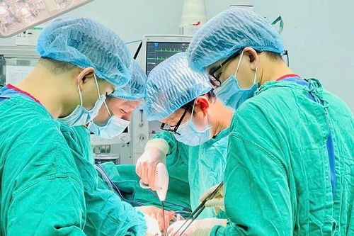 Bứt phá bằng kỹ thuật cao và chuyển đổi số