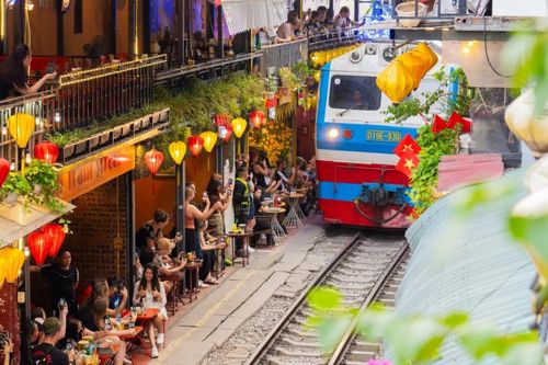 Đường sắt chạy thêm 22 chuyến tàu phục vụ người dân về quê, du xuân dịp Tết 2026