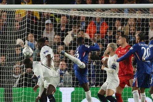 Moises Caicedo tỏa sáng đưa Chelsea vào top 8 Champions League sau trận thắng Pafos