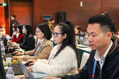 Phóng viên báo chí tác nghiệp tại Đại hội lần thứ XIV của Đảng