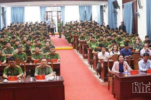 Hơn 200 hạ sĩ quan, chiến sĩ nghĩa vụ Công an nhân dân được tư vấn hướng nghiệp, giới thiệu việc làm