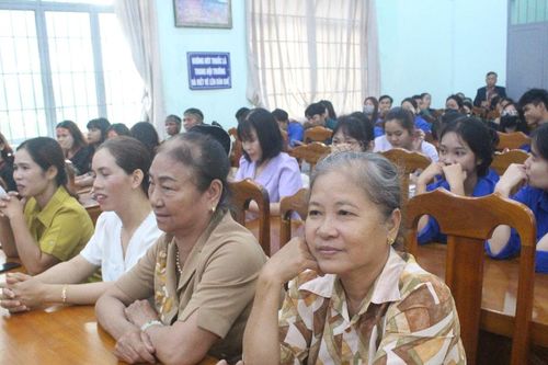Hỗ trợ phụ nữ giải quyết các vấn đề xã hội