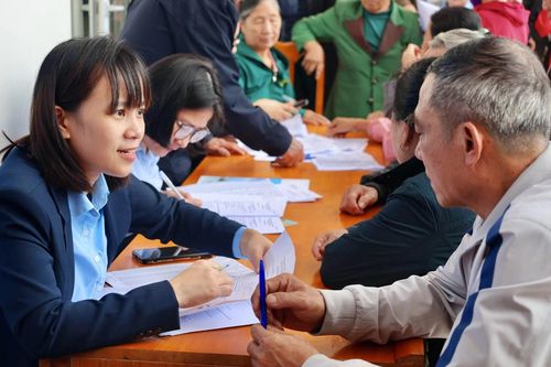 Đẩy mạnh chi trả lương hưu, trợ cấp không dùng tiền mặt