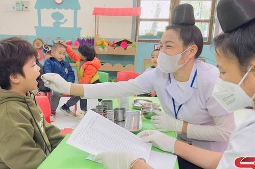 Chăm lo, bảo vệ sức khỏe cho học sinh