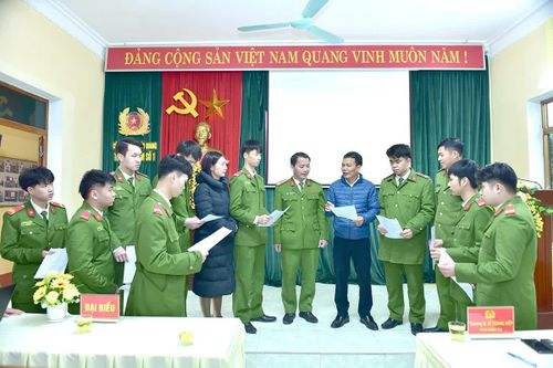 Tư vấn, định hướng nghề nghiệp cho chiến sĩ nghĩa vụ Công an nhân dân chuẩn bị xuất ngũ